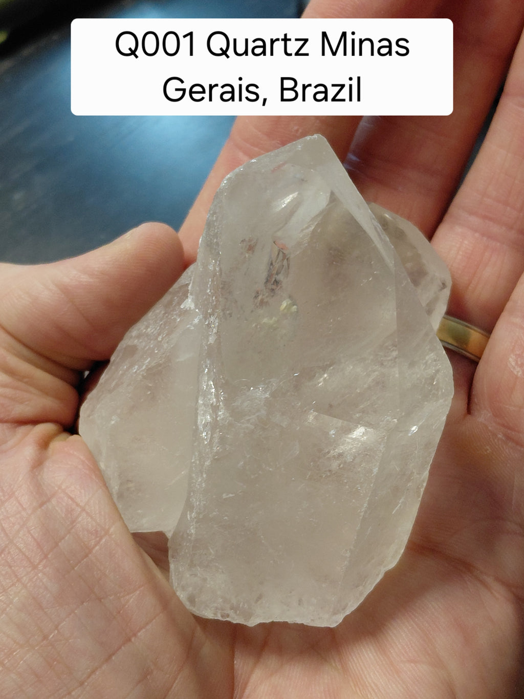 Q001 – High-Clarity Quartz Point Cluster